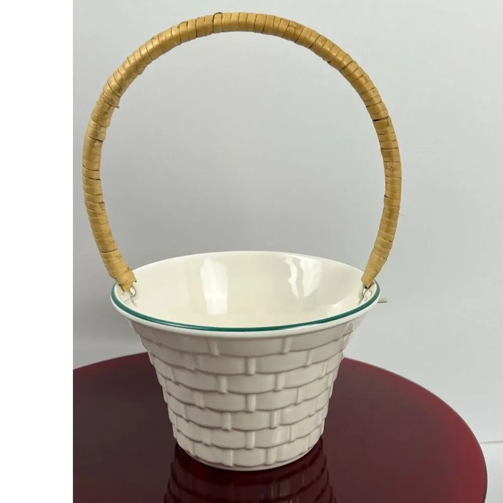Vintage Pfaltzgraff Winterberry Basketweave Basket Bamboo Handle 1994 Christmas